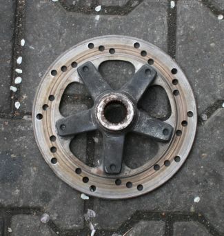 Piasta z tarczą Suzuki Burgman