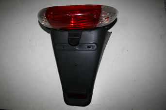 Lampa tył kompletna z błotnikiem Quantum