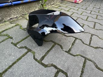 Błotnik przedni 717/10 2T czarny  2T i 4T