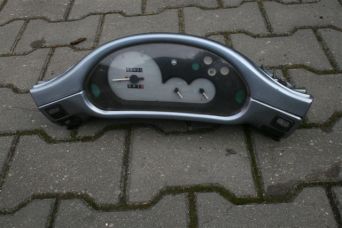 Owiewka licznka piaggio hexagon 150 2t