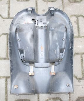 Owiewka wewnętrzna stacyjki Piaggio Liberty